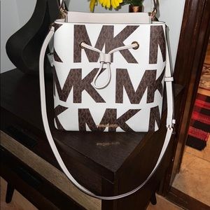 Michael Kors Bucket Bag